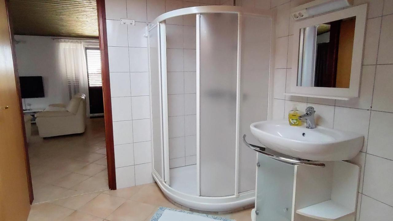 Apartmán House Elan Kornić Exteriér fotografie